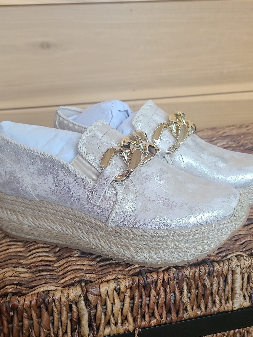 New Boxed-Dolce Vita Gold Metallic Espadrille Wedge Platform / Gold Chain Accent